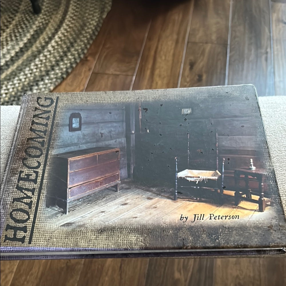 'Homecoming' Rustic Decor Book by Jill Peterson for the primitive collector.